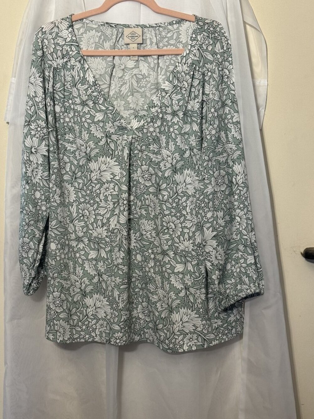 St. Johns Bay Mint Green and White Floral V-Neck Tunic - Like New Condition - Picture 2 of 9